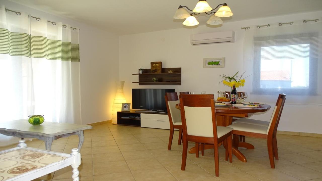 Holiday Home Iva With Pool Sukošan Exterior foto