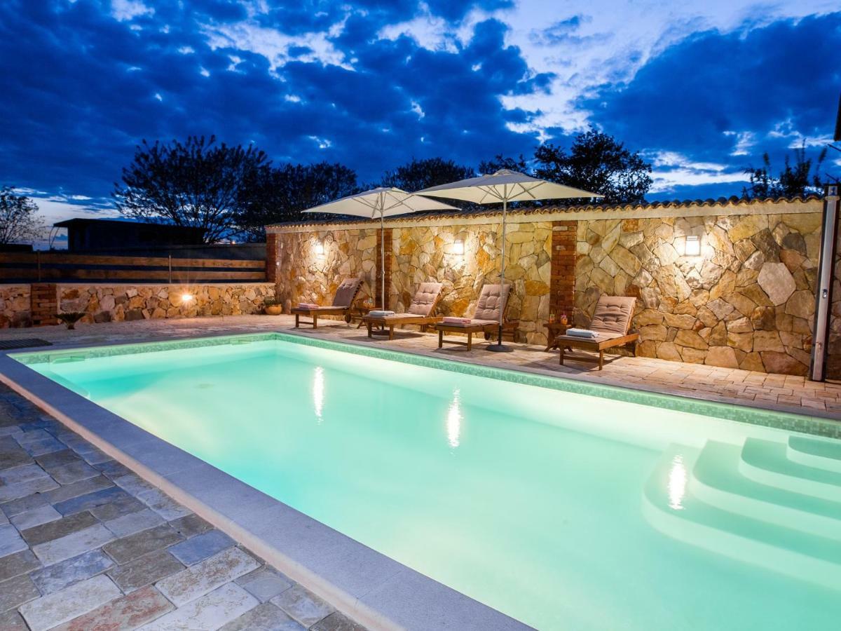 Holiday Home Iva With Pool Sukošan Exterior foto